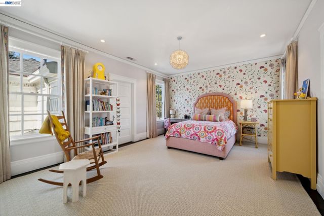 1121 BAY STREET, Alameda, CA 94501