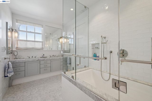 1121 BAY STREET, Alameda, CA 94501