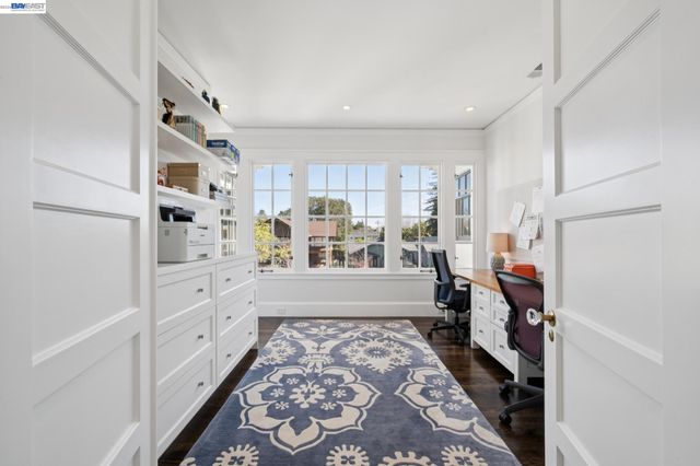 1121 BAY STREET, Alameda, CA 94501