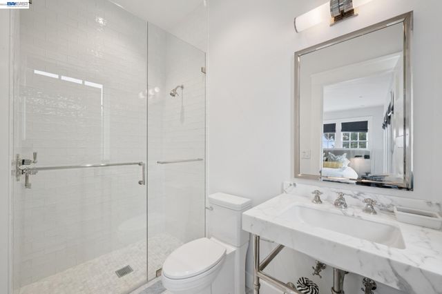 1121 BAY STREET, Alameda, CA 94501
