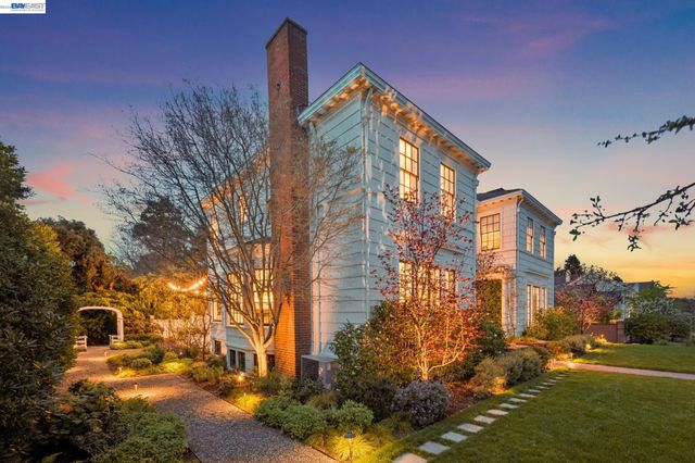 1121 BAY STREET, Alameda, CA 94501