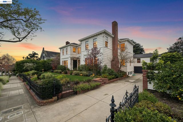 1121 BAY STREET, Alameda, CA 94501