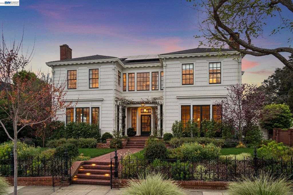 1121 BAY STREET, Alameda, CA 94501