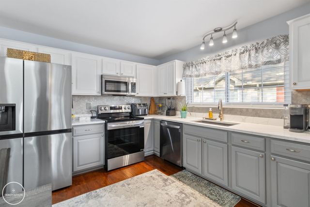 29910 Kenwood Court, Roseville, MI 48066