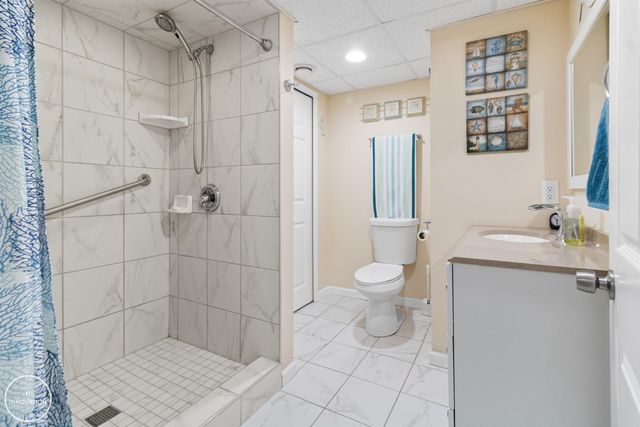 29910 Kenwood Court, Roseville, MI 48066