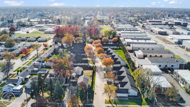 29910 Kenwood Court, Roseville, MI 48066