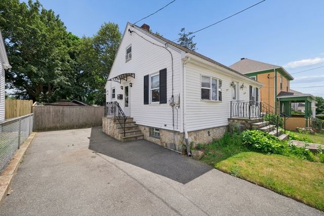 45 Bright St, Fall River, MA 02721