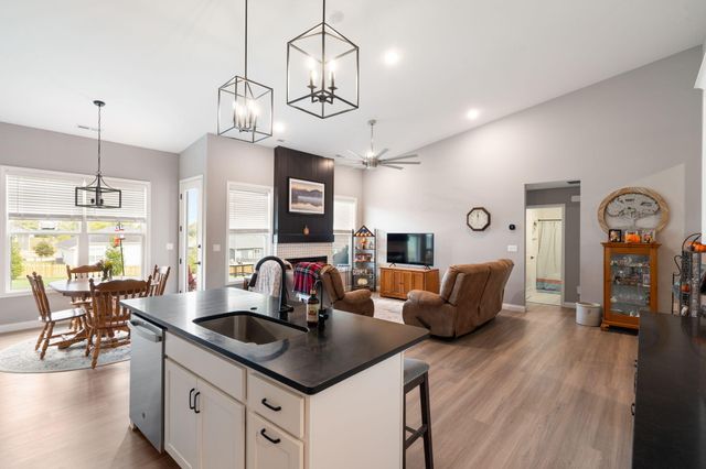 6001 TAMARACK DR, Columbia, MO 65203