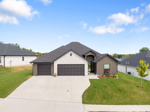 6001 TAMARACK DR, Columbia, MO 65203