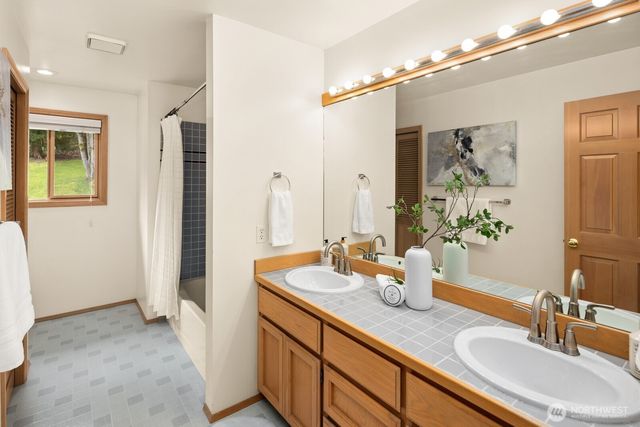 17421 190th Ave SE, Renton, WA 98058