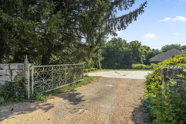 3886 E Hawthorne Hill Lane, Springfield, MO 65809