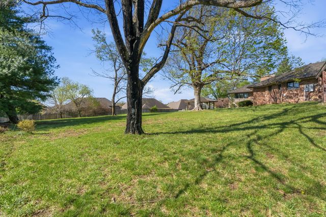3886 E Hawthorne Hill Lane, Springfield, MO 65809