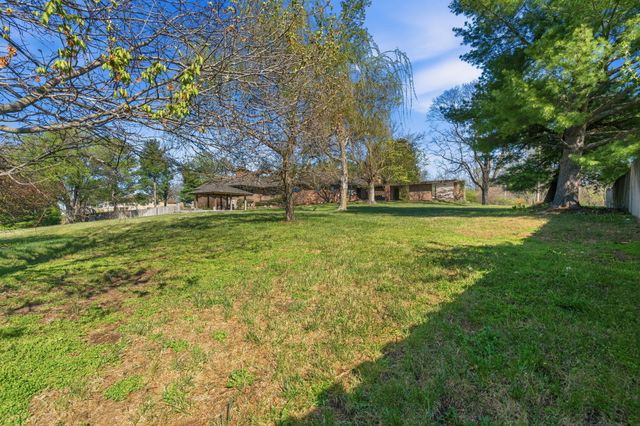 3886 E Hawthorne Hill Lane, Springfield, MO 65809