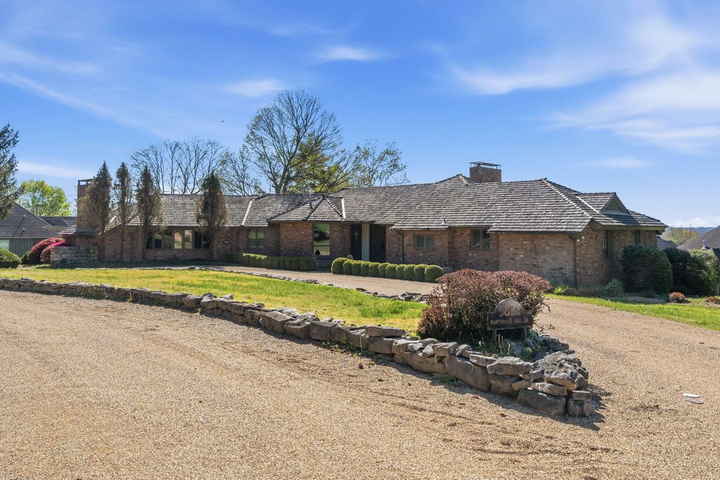 3886 E Hawthorne Hill Lane, Springfield, MO 65809