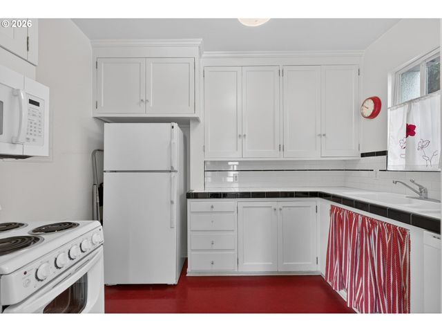 2325 Ne FLANDERS St 8, Portland, OR 97232