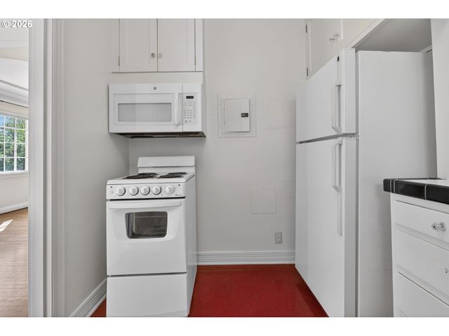 2325 Ne FLANDERS St 8, Portland, OR 97232