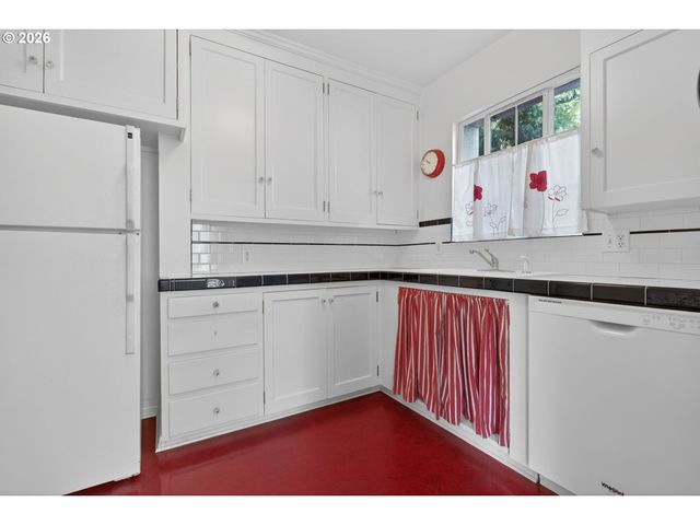 2325 Ne FLANDERS St 8, Portland, OR 97232