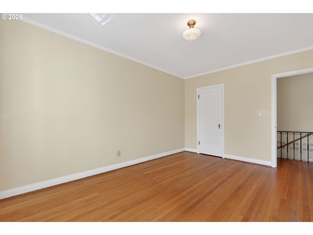 2325 Ne FLANDERS St 8, Portland, OR 97232