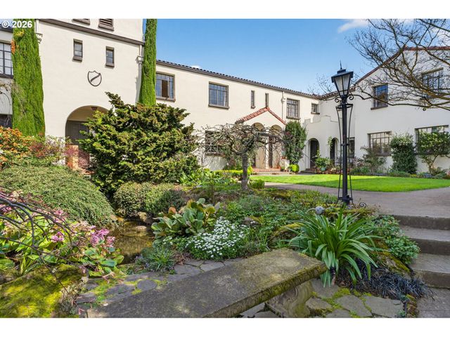 2325 Ne FLANDERS St 8, Portland, OR 97232