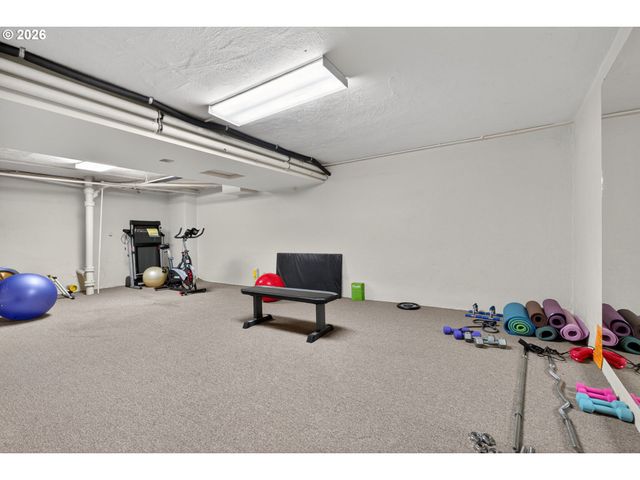 2325 Ne FLANDERS St 8, Portland, OR 97232