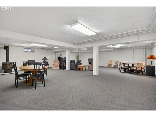 2325 Ne FLANDERS St 8, Portland, OR 97232