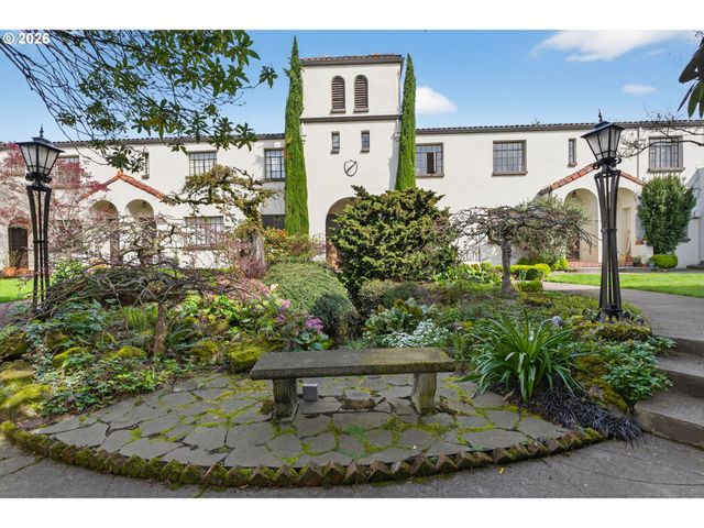 2325 Ne FLANDERS St 8, Portland, OR 97232