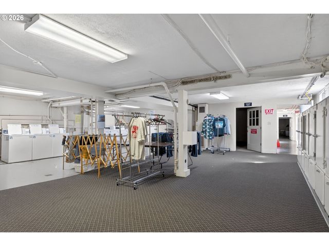 2325 Ne FLANDERS St 8, Portland, OR 97232