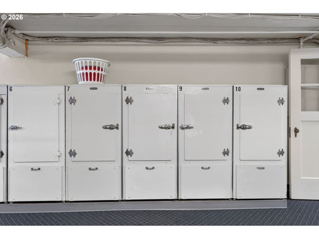 2325 Ne FLANDERS St 8, Portland, OR 97232