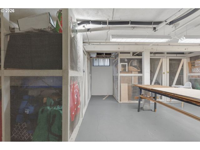 2325 Ne FLANDERS St 8, Portland, OR 97232