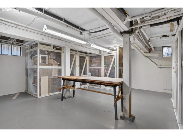 2325 Ne FLANDERS St 8, Portland, OR 97232