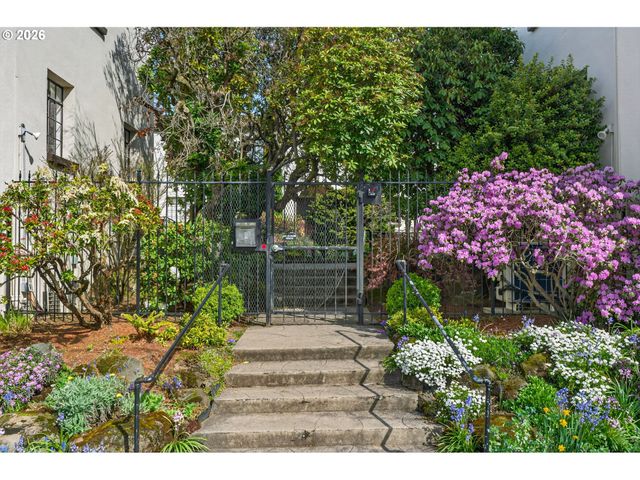 2325 Ne FLANDERS St 8, Portland, OR 97232