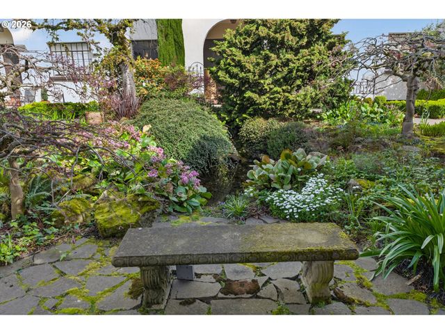 2325 Ne FLANDERS St 8, Portland, OR 97232