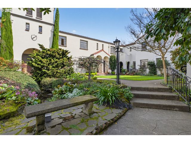 2325 Ne FLANDERS St 8, Portland, OR 97232