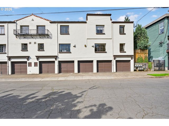 2325 Ne FLANDERS St 8, Portland, OR 97232