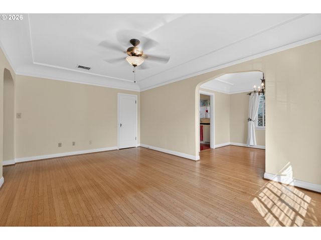 2325 Ne FLANDERS St 8, Portland, OR 97232