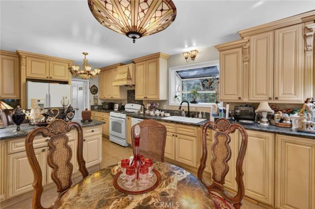 2136 S El Molino, San Marino, CA 91108