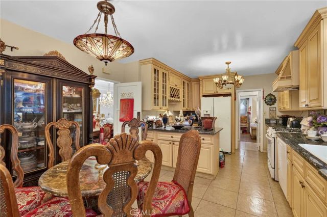 2136 S El Molino, San Marino, CA 91108
