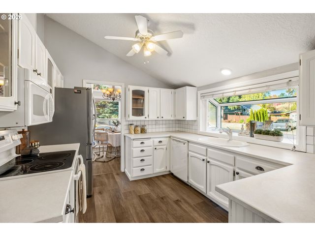 2820 Se BRODIAEA Ct, Hillsboro, OR 97123