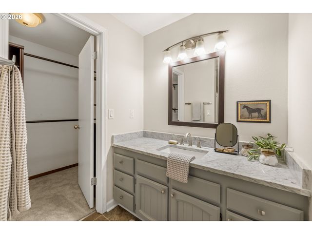 2820 Se BRODIAEA Ct, Hillsboro, OR 97123