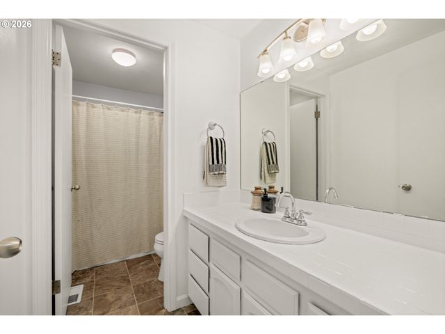 2820 Se BRODIAEA Ct, Hillsboro, OR 97123