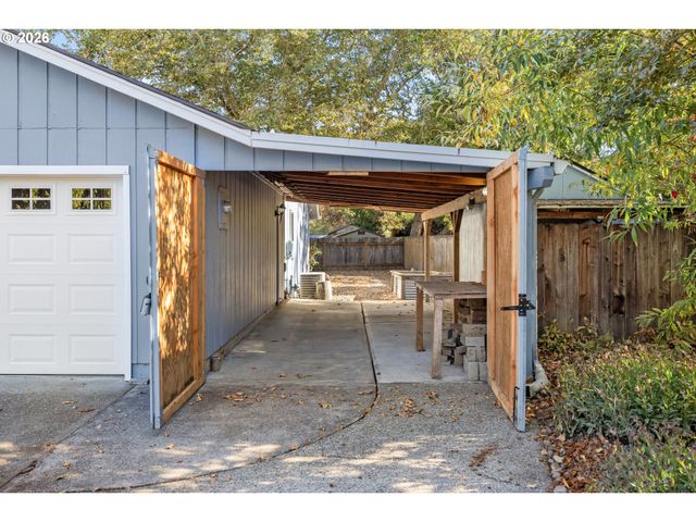 2820 Se BRODIAEA Ct, Hillsboro, OR 97123