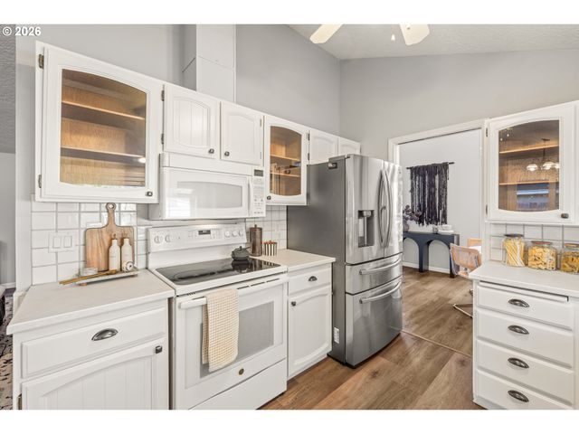 2820 Se BRODIAEA Ct, Hillsboro, OR 97123