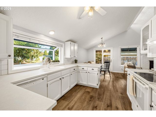 2820 Se BRODIAEA Ct, Hillsboro, OR 97123