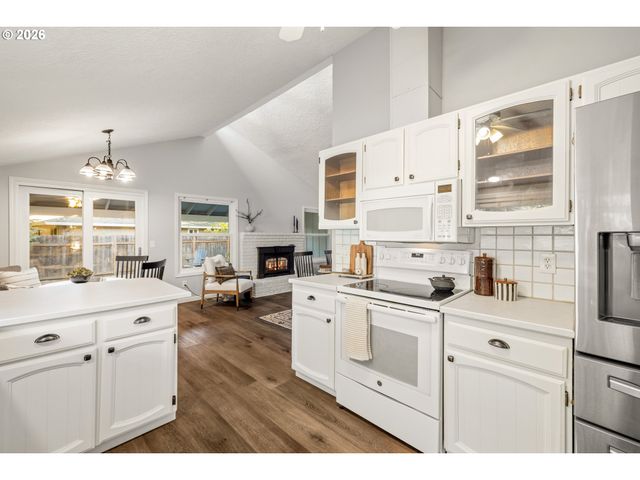 2820 Se BRODIAEA Ct, Hillsboro, OR 97123