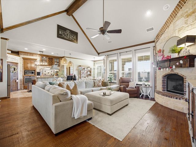 105 Mesquite Court, Decatur, TX 76234