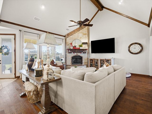 105 Mesquite Court, Decatur, TX 76234