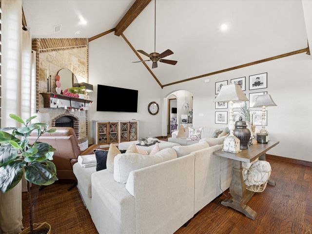 105 Mesquite Court, Decatur, TX 76234