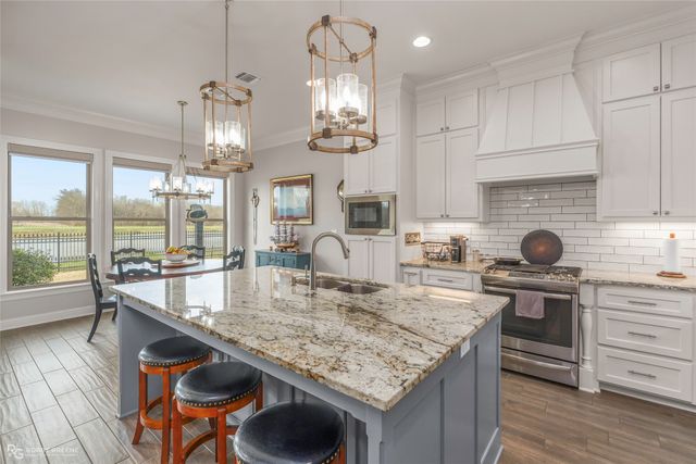 1113 Calle Lago Court, Bossier City, LA 71111