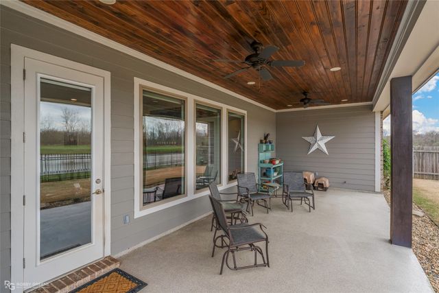 1113 Calle Lago Court, Bossier City, LA 71111