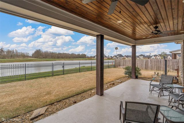 1113 Calle Lago Court, Bossier City, LA 71111